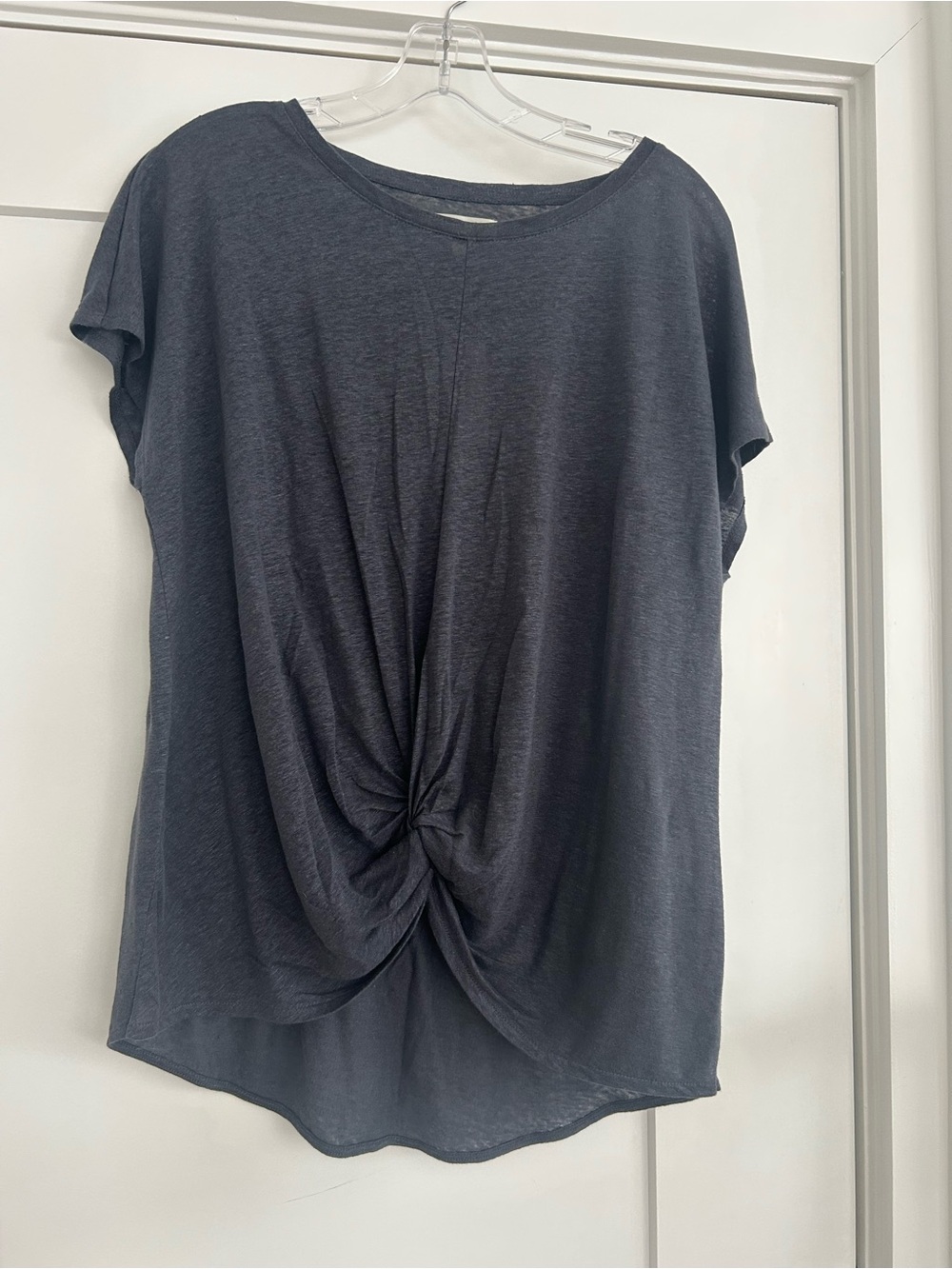 Lou & Grey Machine Washable LINEN Charcoal Twist-Front Short Sleeve Tee